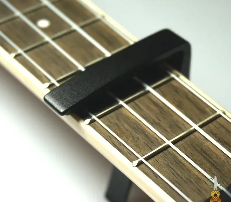 Jaki kapodaster do ukulele? Wybierz idealny i graj bez problemów