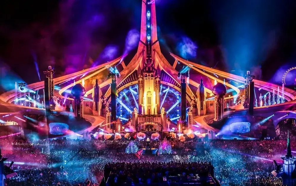 Ile zarabia DJ na Tomorrowland? Szokujące kwoty i fakty