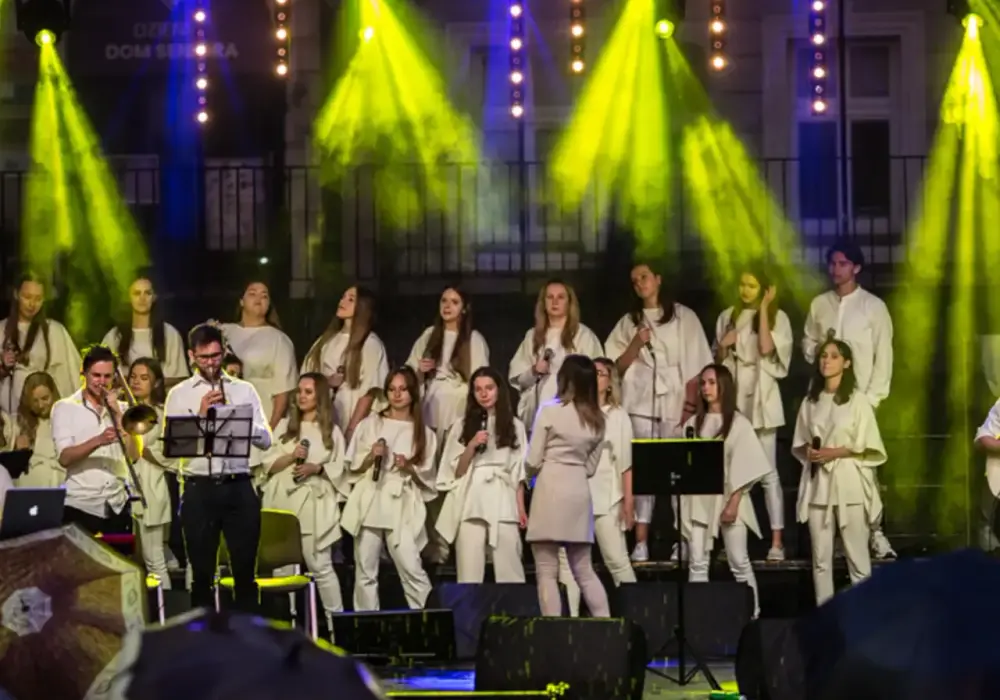 Eleni i piosenka kto śpiewa dwa razy się modli - historia i znaczenie