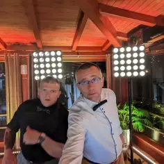 Ile kosztuje DJ na studniówkę? Poznaj ceny i czynniki wpływające na wybór