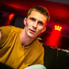 Kto śpiewa Ty mnie miła ratuj? Poznaj Vix.N i jego hit Ne Rozumiju