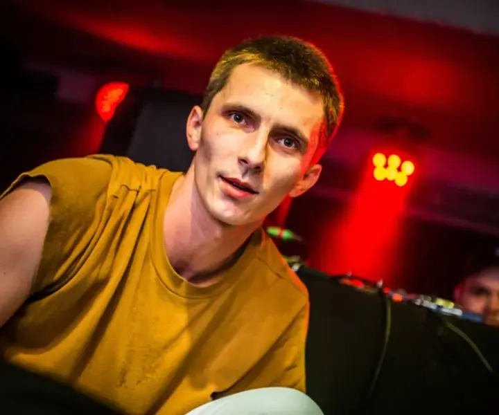 Kto śpiewa Ty mnie miła ratuj? Poznaj Vix.N i jego hit Ne Rozumiju