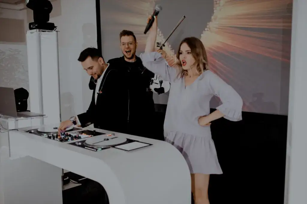 Zdjęcie Ile bierze DJ za wesele? Zrozum koszty i wybierz najlepszego!